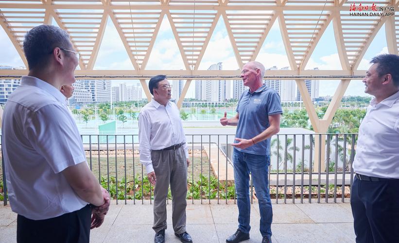 冯飞调研海南现代服务业 研发基地与老城科技新城的创新实践
